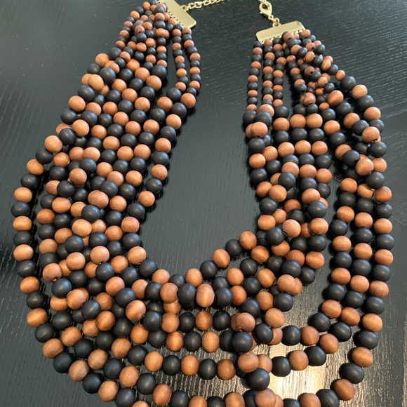 Ladies multi color bead necklace. - Picture 2 of 3